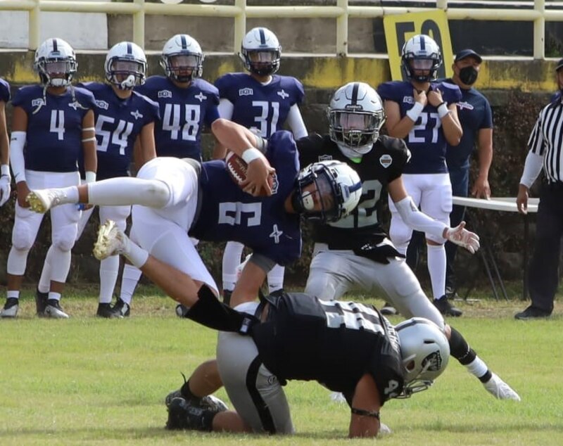 Jugadores de fútbol americano en acción