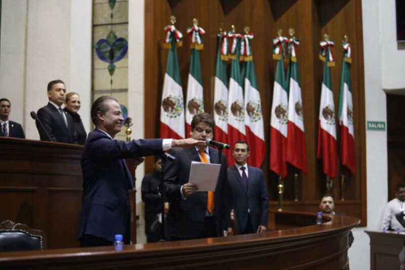 El presidente Enrique Peña Nieto pronuncia un discurso ante el Congreso de la Unión.