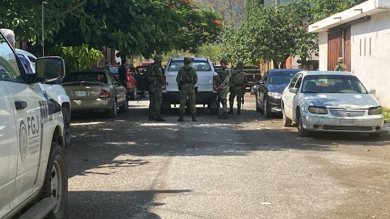 Militares resguardan la escena del crimen