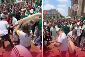 Modo mamá activado: Mexicana golpea con chancla gigante a aficionados en pleno Mundial