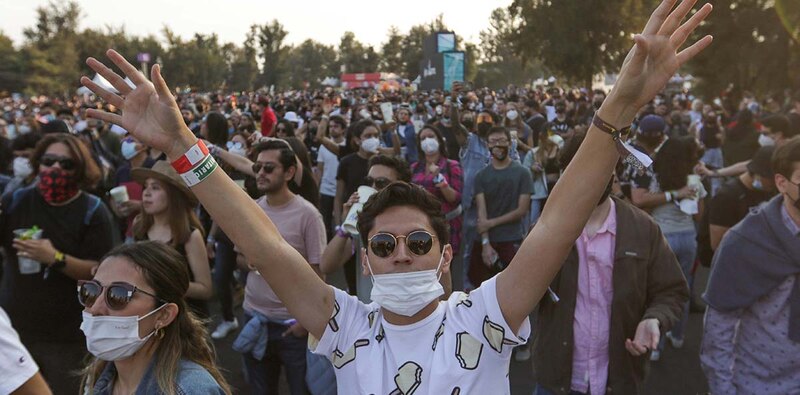 ¡Multitudes en el festival!