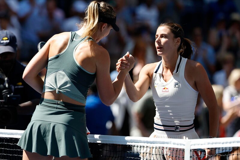 La tenista española Paula Badosa celebra su victoria ante la rusa Daria Kasatkina en el torneo de Cincinnati.