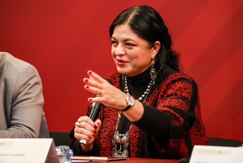 La escritora mexicana Beatriz Gutiérrez Müller durante una conferencia.