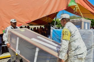Gobierno de México entrega apoyos a familias afectadas por la tormenta Jerry en Puebla