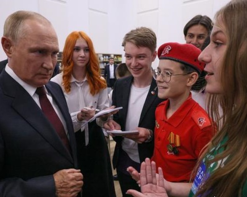 Putin con jóvenes estudiantes