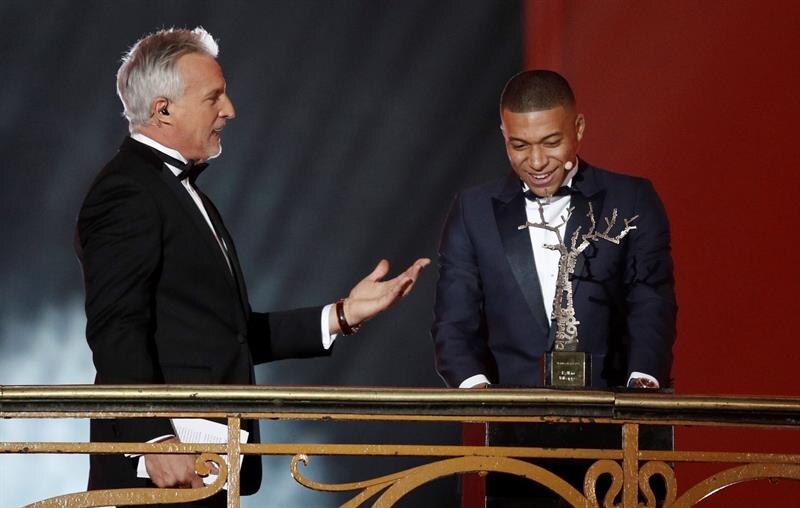 Kylian Mbappé gana el premio al mejor jugador de la Ligue 1