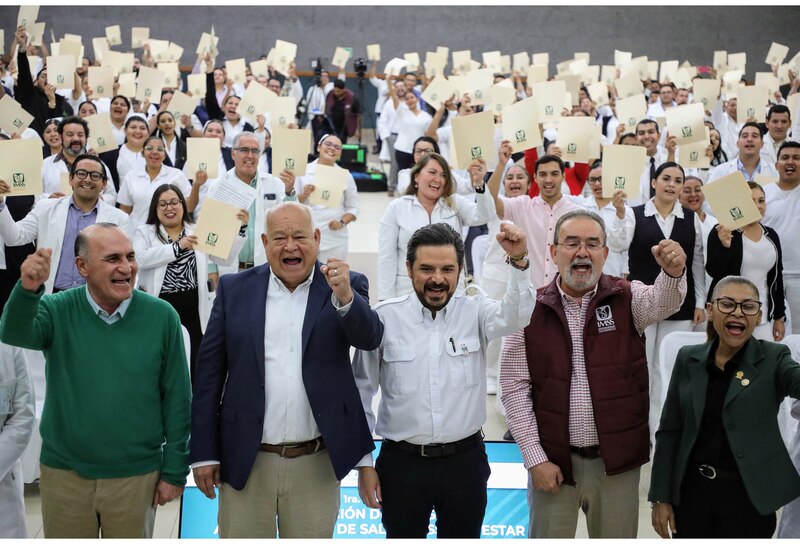 Trabajadores de la salud celebran el aumento de salarios