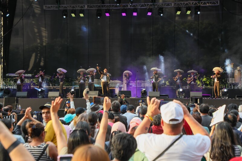 Banda tocando en vivo