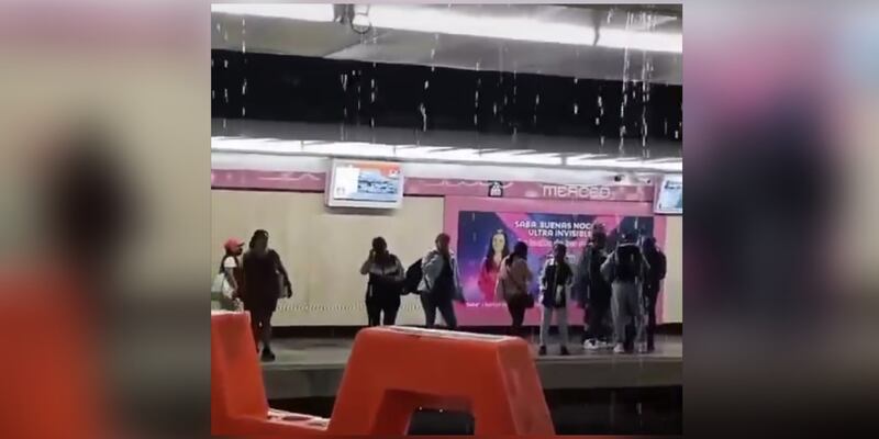 Titulo: Lluvia en la estación de metro de Merced