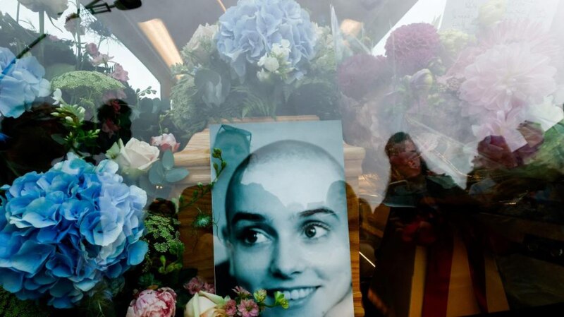 Emotivo funeral de la joven cantante tras su larga lucha contra el cáncer