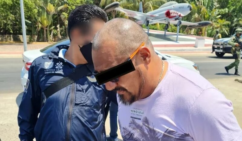 Detienen a presunto narcotraficante en el AICM con 100 kilos de cocaína