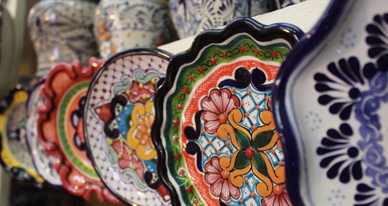 Platos de cerámica pintados a mano