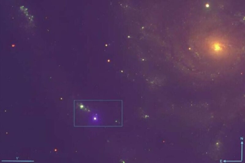 Una galaxia espiral barrada con un núcleo activo