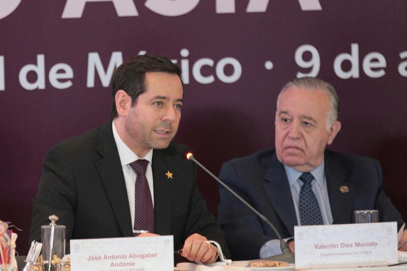 José Antonio Abugaber Andonie y Valentín Diez Morodo en un evento.