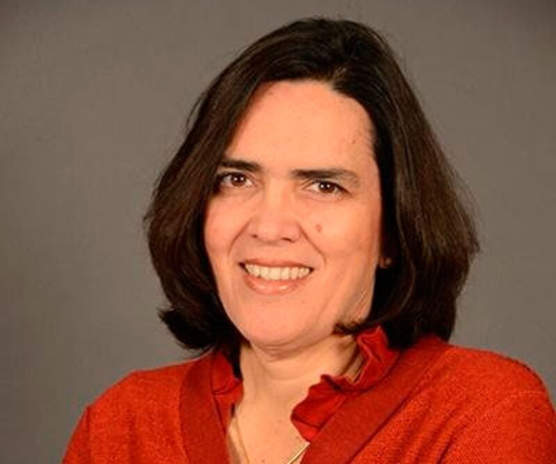 La Dra. Ana María Polo es una abogada y personalidad de la televisión cubanoamericana.