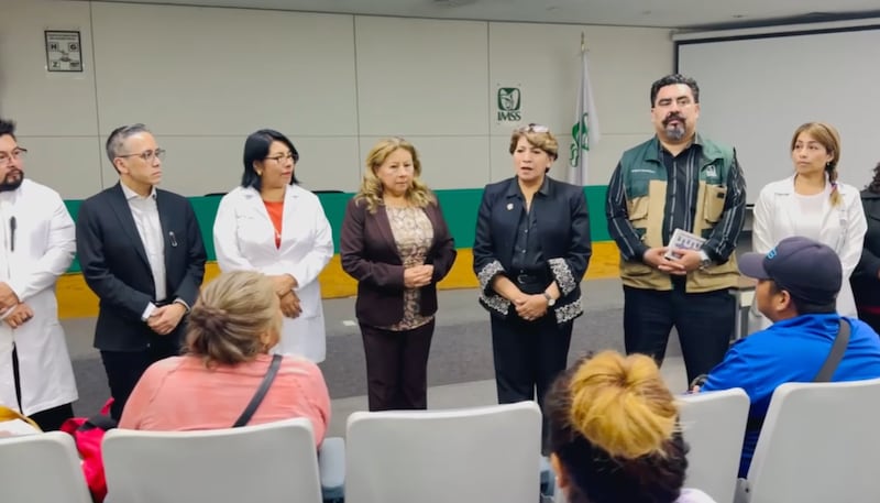 La gobernadora del Estado de México, Delfina Gómez, acudió al Hospital General de Zona (HGZ) No. 197 del IMSS en Texcoco, para externar su reconocimiento a la entrega y esfuerzo del personal de salud del instituto para atender a las víctimas de la explosión de la pipa, registrada el pasado miércoles