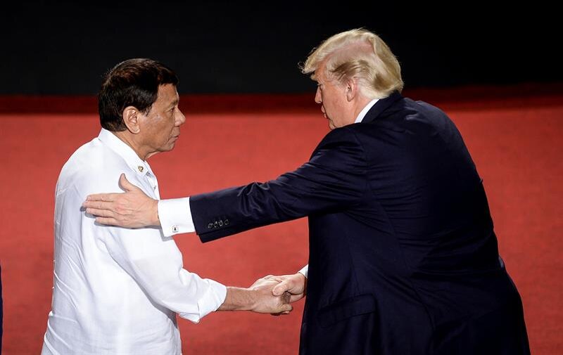Trump y Duterte se reúnen en Manila