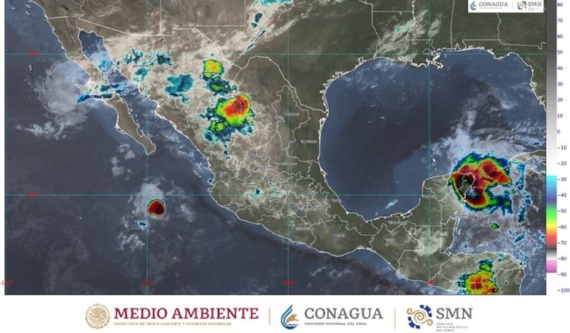 Imagen satelital de la tormenta tropical "Karl" en el Océano Pacífico.