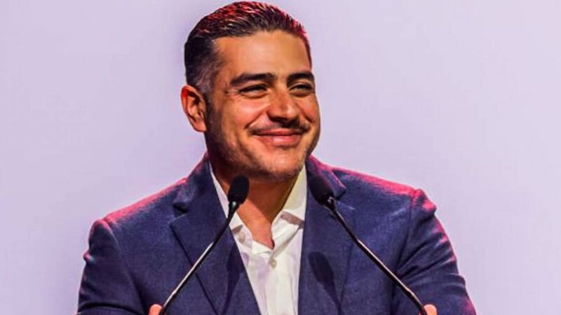 El presidente de México, Enrique Peña Nieto, sonríe durante un discurso.