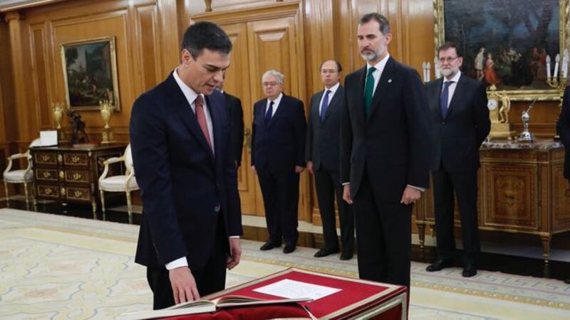 Pedro Sánchez toma juramento como presidente del Gobierno ante el rey Felipe VI