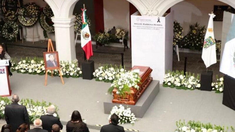 Miguel Barbosa Huerta, gobernador de Puebla, muere a los 63 años