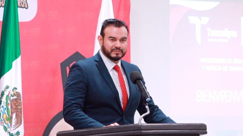 El presidente municipal de Benito Juárez, Santiago Taboada, durante una conferencia de prensa.