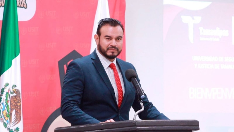 El presidente municipal de Benito Juárez, Santiago Taboada, durante una conferencia de prensa.