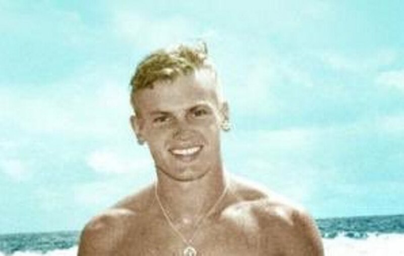 El joven de la foto es el presidente John F. Kennedy