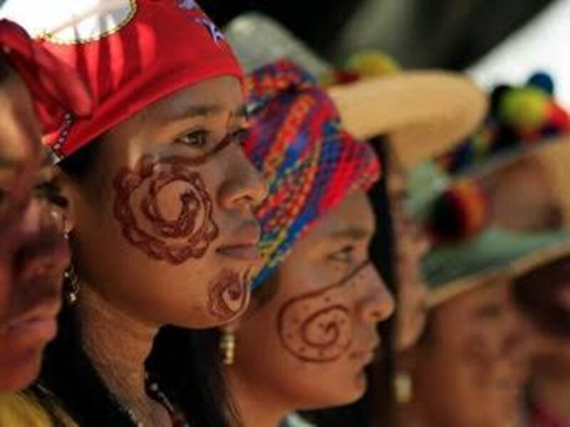 Indígenas venezolanos con pintura facial