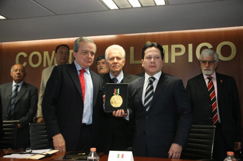 Entrega de la Medalla Olímpica al COI