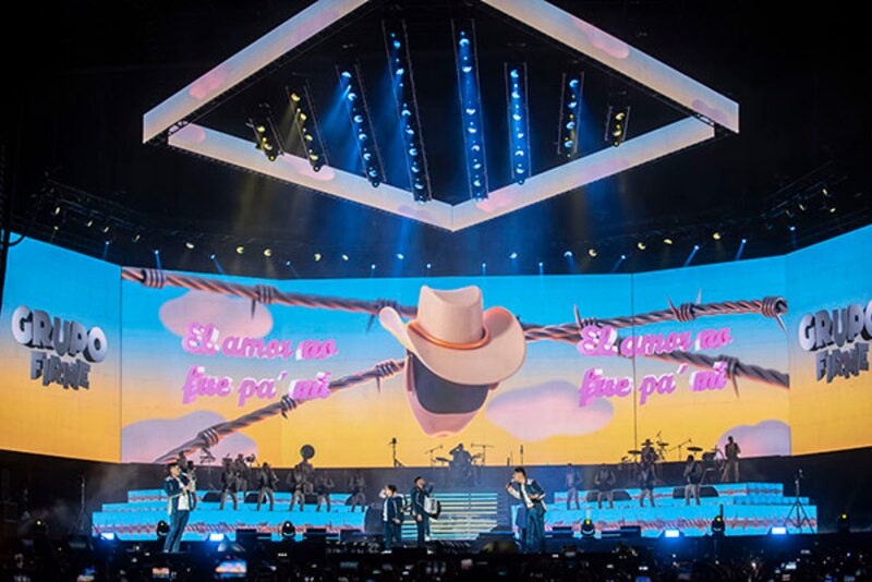 Grupo Firme en concierto