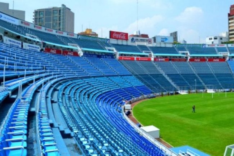 Estadio de fútbol vacío