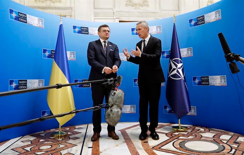 Stoltenberg y Zelensky se reúnen en Bruselas