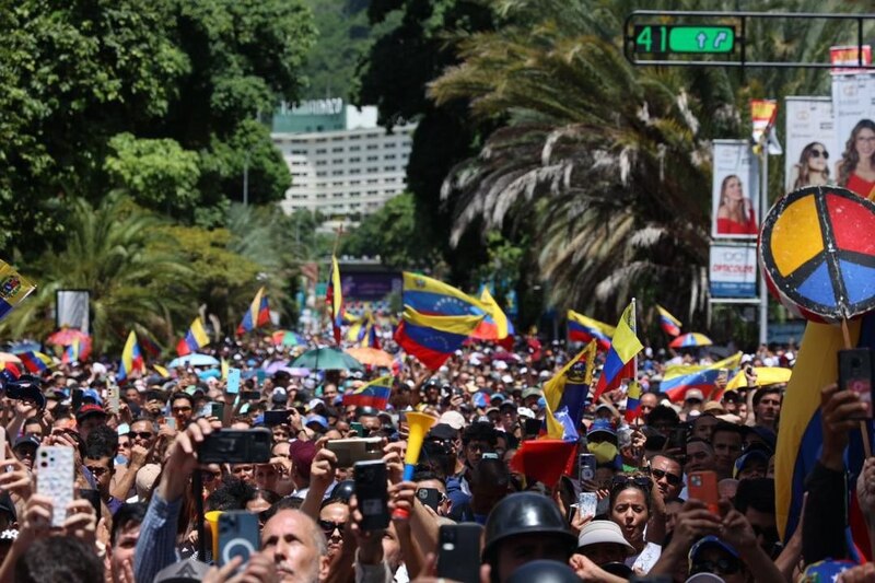 Multitudinaria manifestación opositora en Caracas