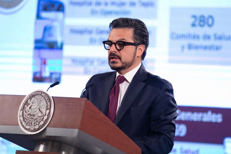 El presidente Andrés Manuel López Obrador da un discurso en una conferencia de prensa.