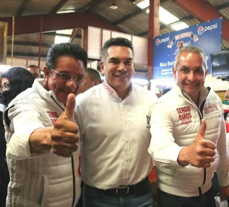 Candidatos sonrientes en campaña electoral