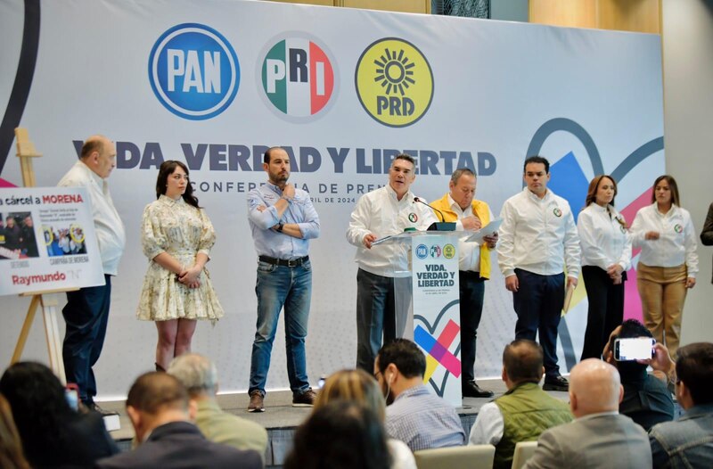 - Conferencia de prensa del PAN, PRI y PRD