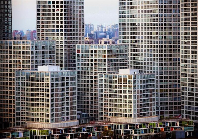 Edificios de apartamentos en una ciudad