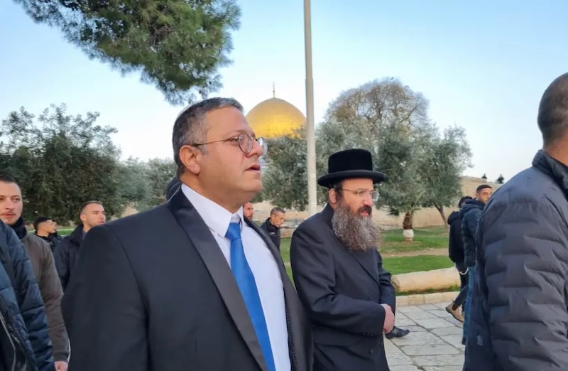 El primer ministro israelí, Naftali Bennett, visita el Monte del Templo en Jerusalén