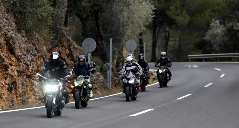 Motociclistas en la carretera