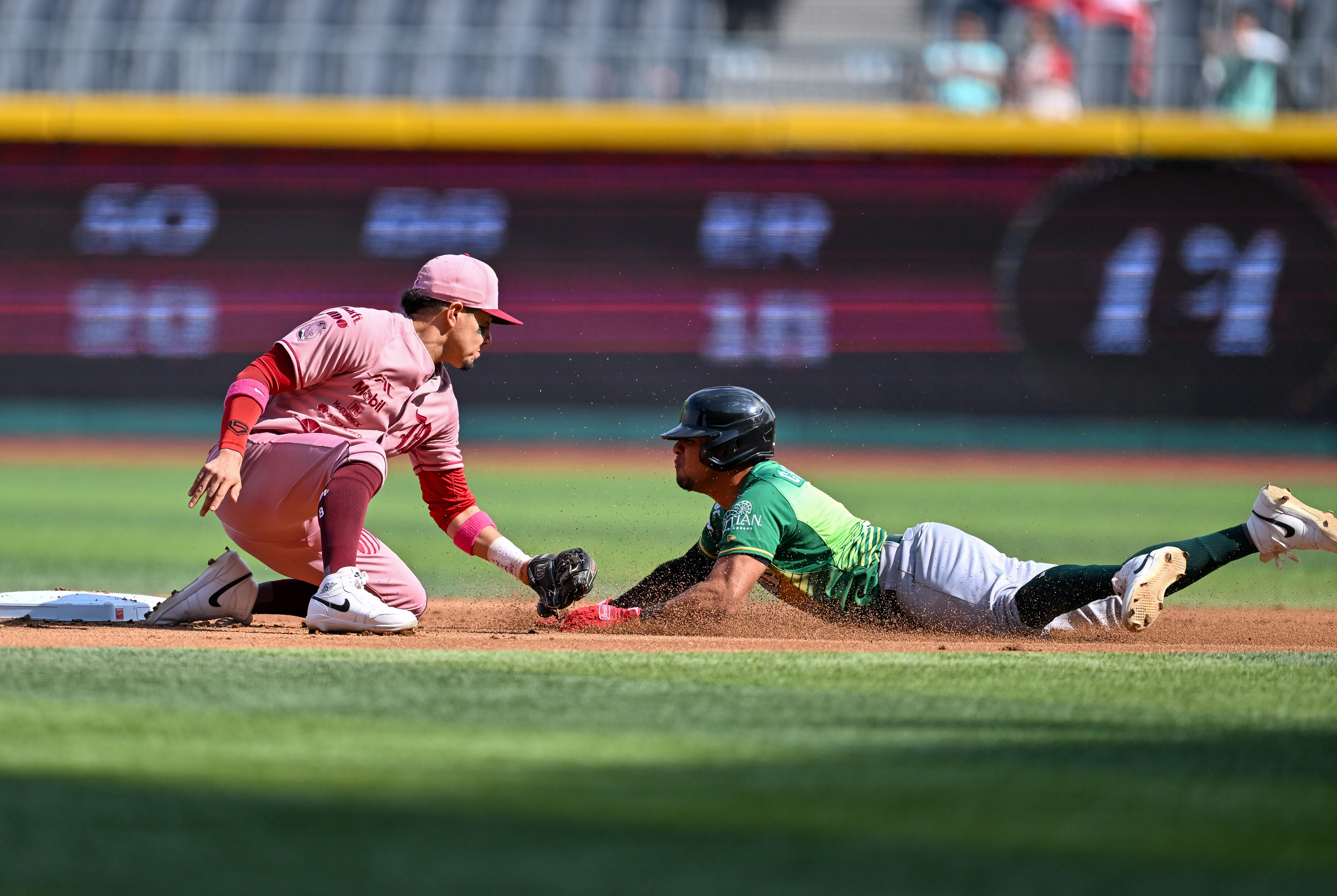 Diablos Rojos destroza a Pericos para ganar la serie