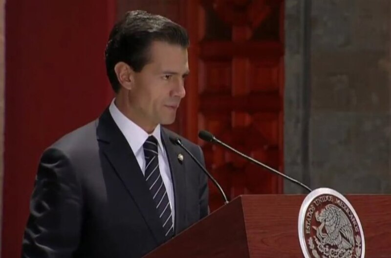 El presidente Enrique Peña Nieto da un discurso.