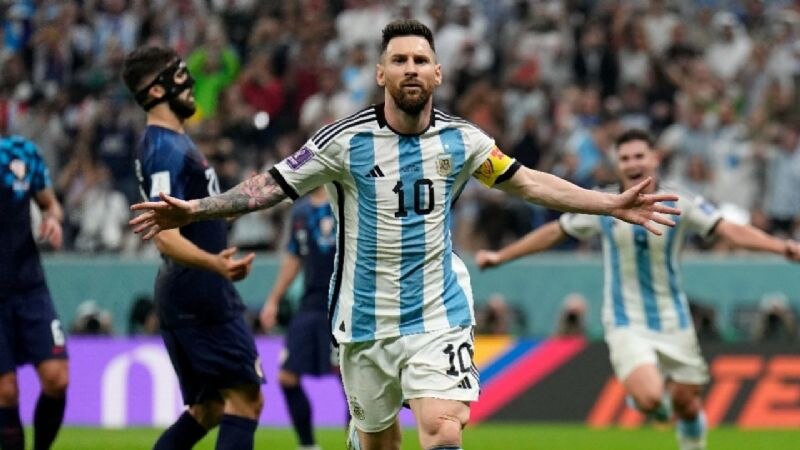 Lionel Messi celebra un gol con la selección argentina