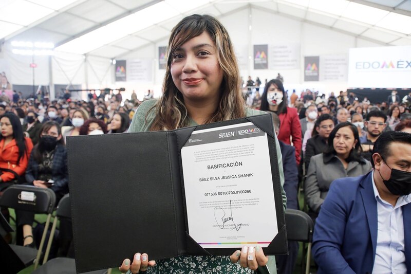 Entrega de basificaciones a docentes del subsistema estatal