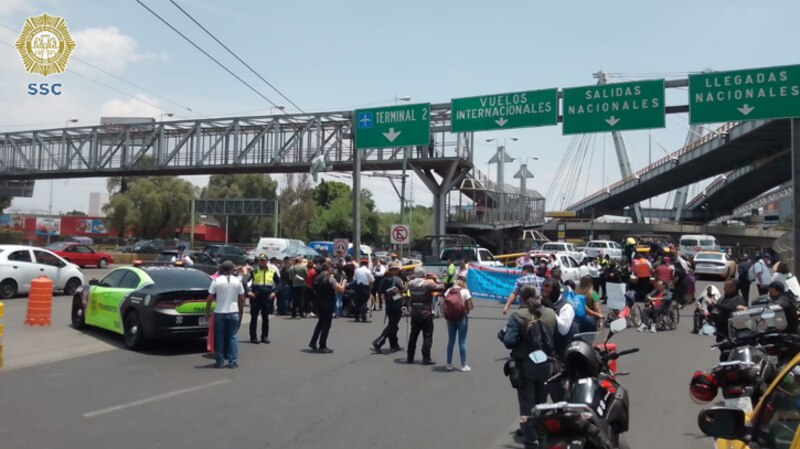 Manifestación en el AICM