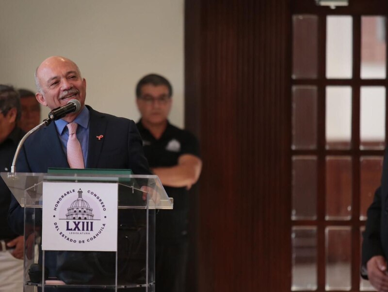 Secretario de Gobierno, Óscar Pimentel González en la entrega de documentos del Primer Informe de Gobierno Estatal