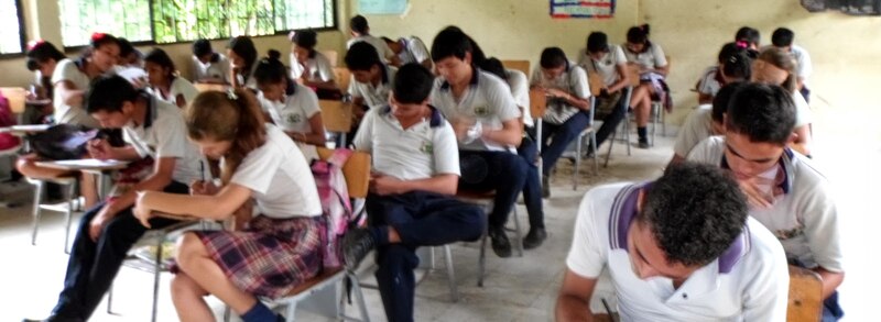 Estudiantes de secundaria en el aula