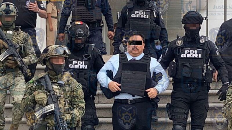Title: Detienen a funcionario de la FGR en operativo conjunto de la PDI y la Marina