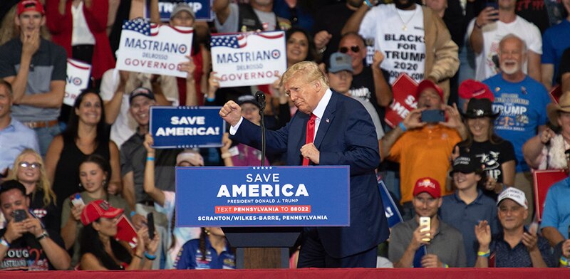Trump pronuncia un discurso ante una multitud en Pensilvania