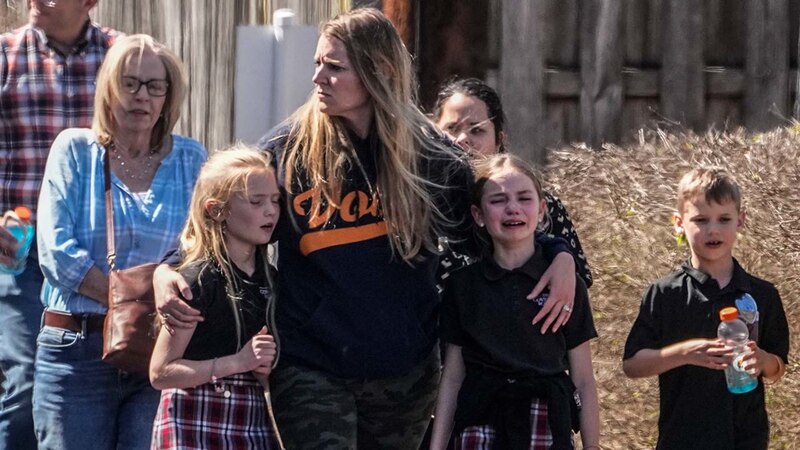 Tiroteo en una escuela en Texas deja 19 niños y 2 adultos muertos
